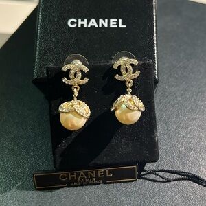 Chanel diamond earrings with pearl